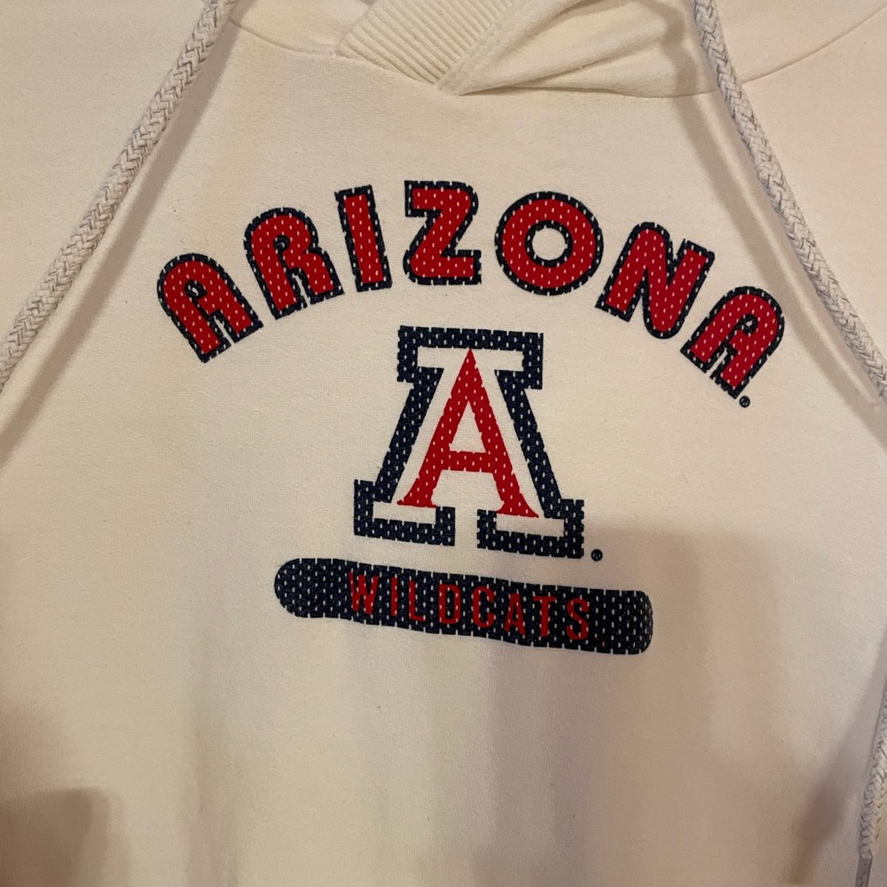 Arizona Wildcats hoodie! Purchased on campus bookstore, show your spirit!